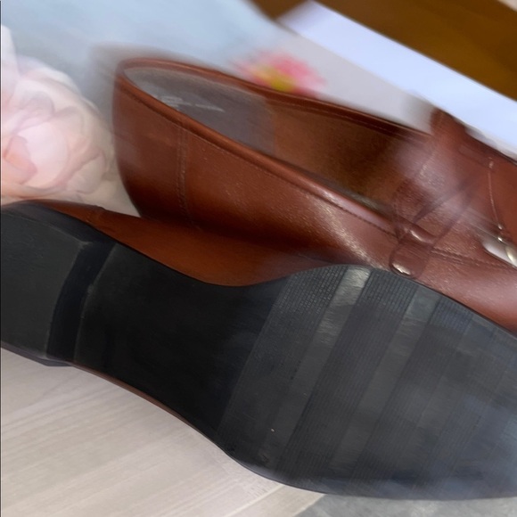 Elegant Brown Leather Slip-On Loafers with Tassel - Picture 7 of 10